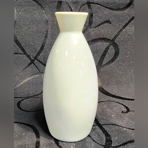 VINTAGE White Ceramic Bud Vase 
Japan Otagiri Vase -OMC